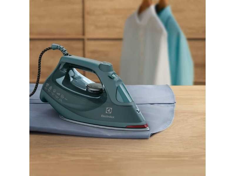 Мощна Ютия с Пара и Автоматично Изключване Electrolux E6SI1-6PG Refine 600, 2600W