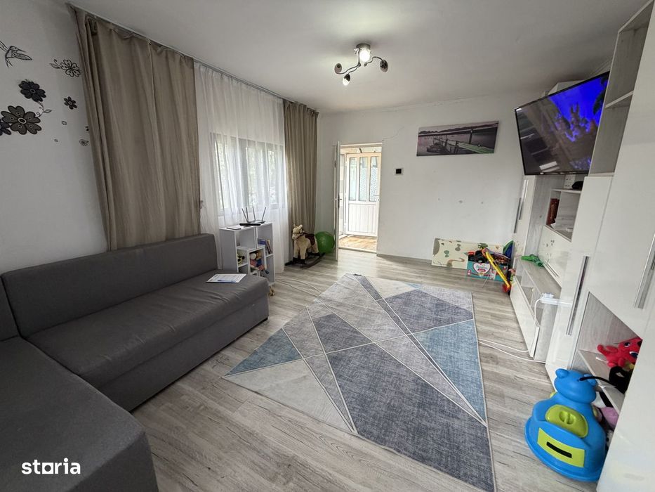 Casa Stalpeni, la asfalt, cu gaze, garaj, anexa, 3 camere, mobilata