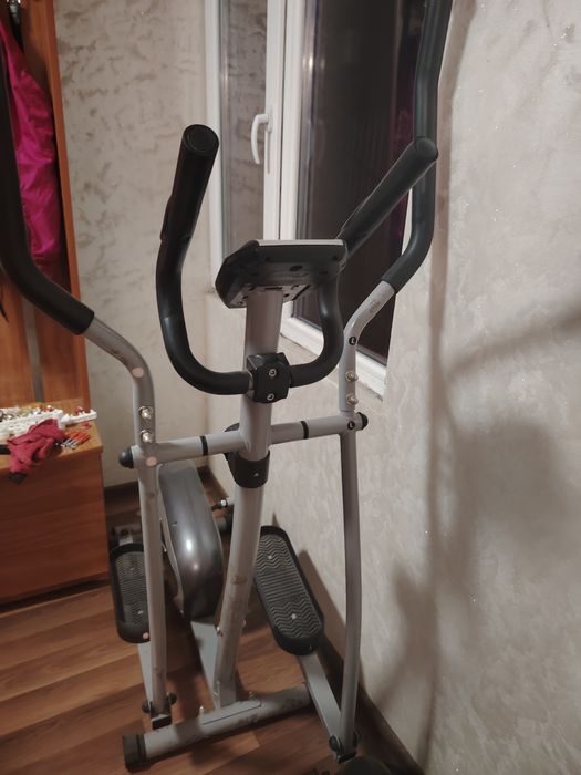 Bicicletă eliptică