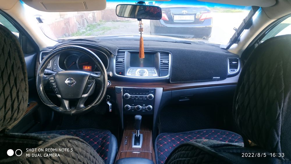 Продам Nissan Tana 2010