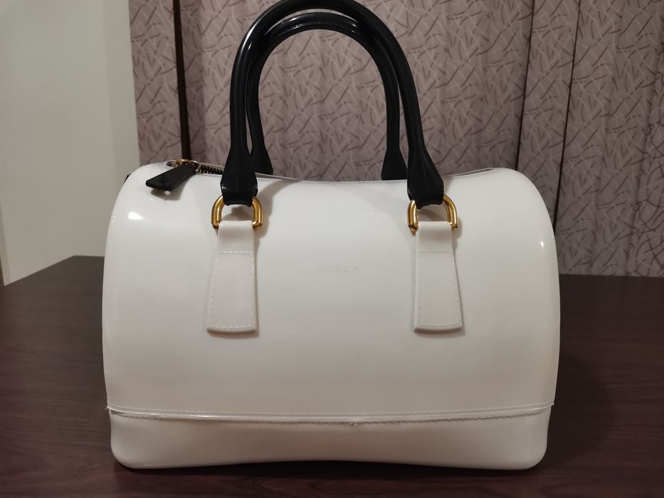 Чанта Furla еко лак бяла 60лв.