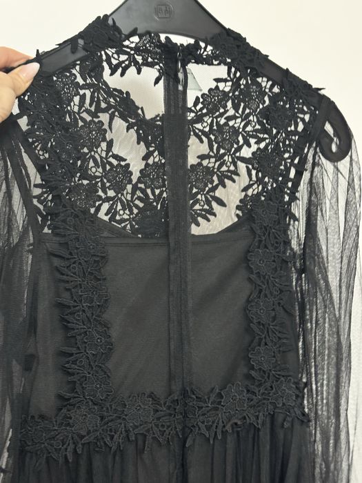 Много красива рокля от дантела и тюл