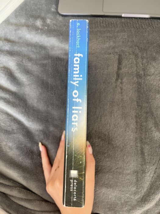Книга “Family of Liars” E. Lockart