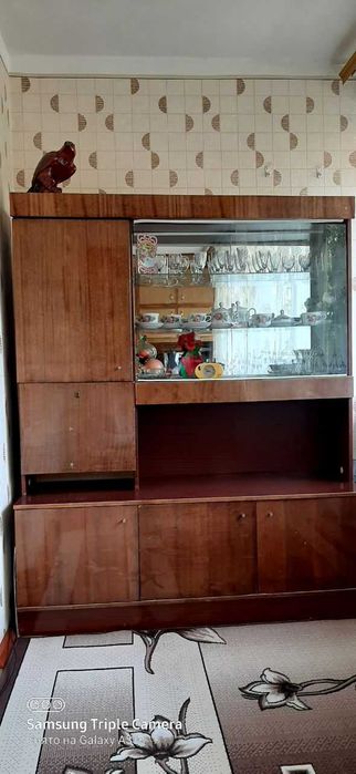 Продаю срочно Сервант. В хорошем состоянии.