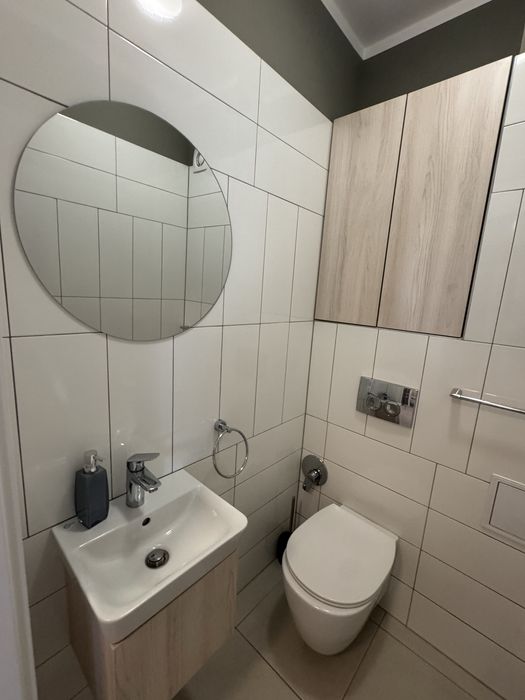 Apartament de închiriat 3 Camere, 2 băi- PRIMA ONEȘTILOR!