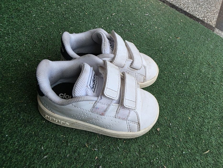 Обувки ADIDAS 20 номер 
Цена 20лв