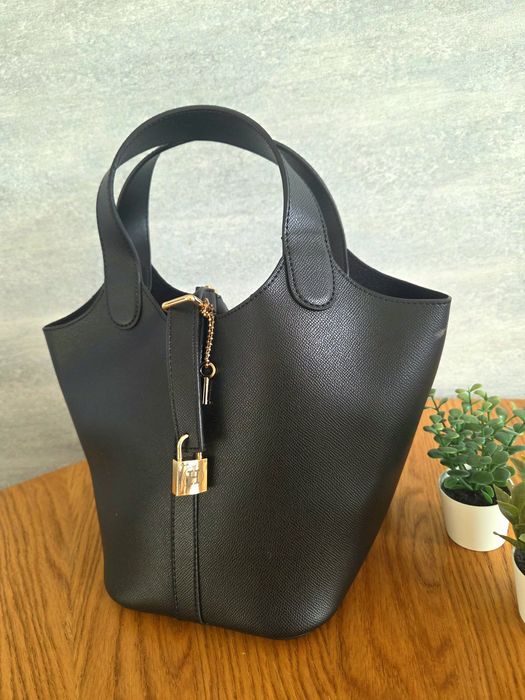 Нови чанти, различни цветове и марки