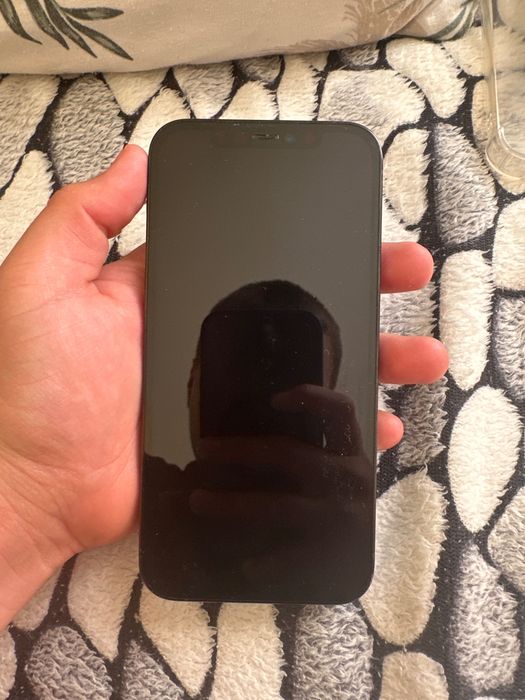 Продавам iPhone 12 Pro