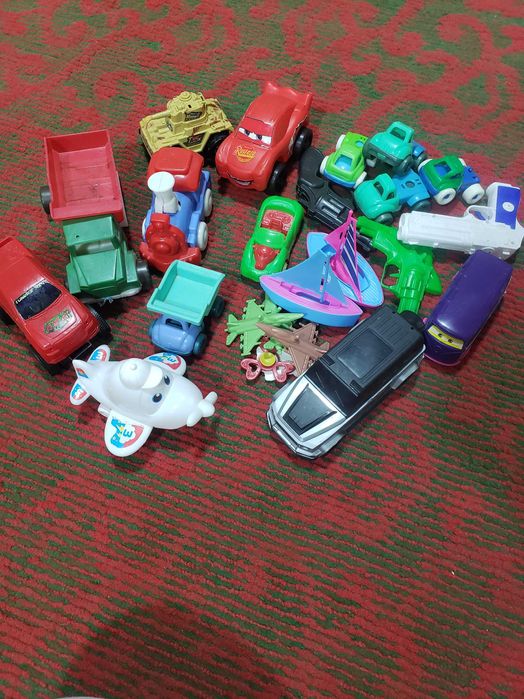 Игрушечные  машинки
