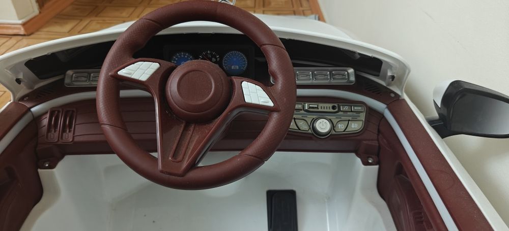 Детский электромобиль Mercedes, белый
