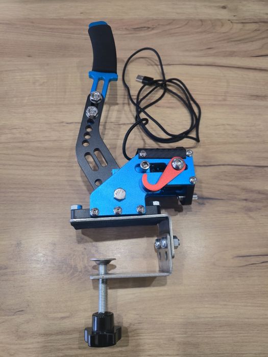 Thrustmaster T128 с педали + скоростен лост и ръчна спирачка