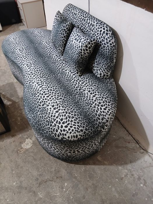 Диван тигровый с закруглённый