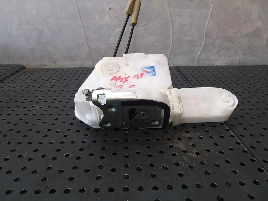 Broasca usa stanga fata mitsubishi asx