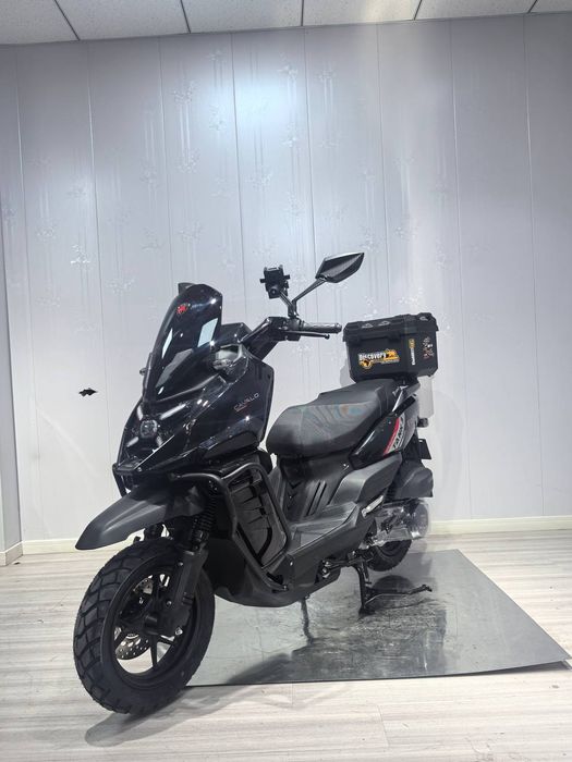 Skuter bor.          .