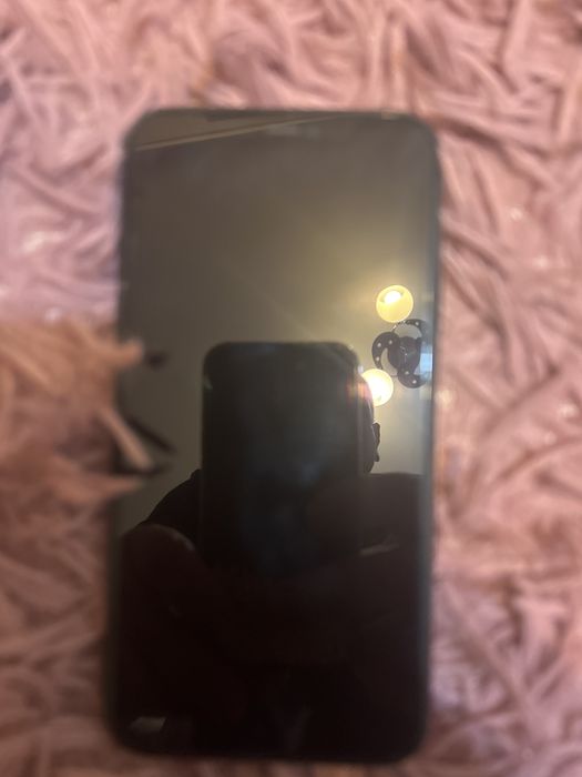 Vand iphone11 bine intretinut