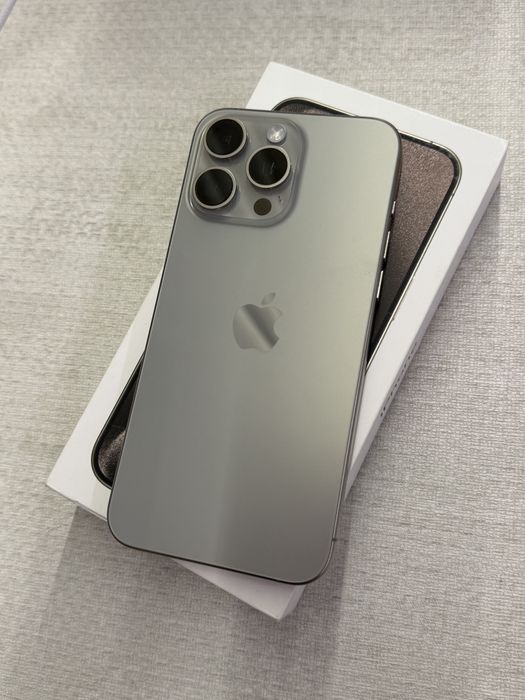 Iphone 15 pro max, заряд 93%