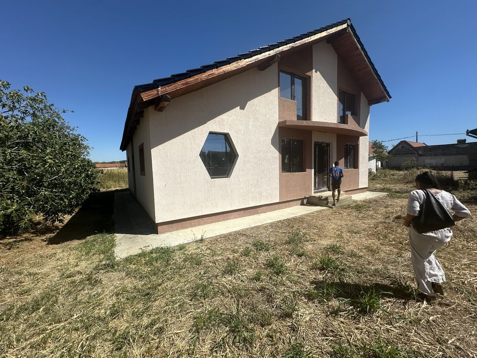 Casa in rosu avansat