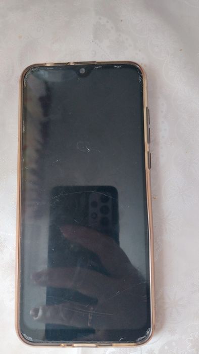 Телефон Samsung. Huawei. Музыкальный центр