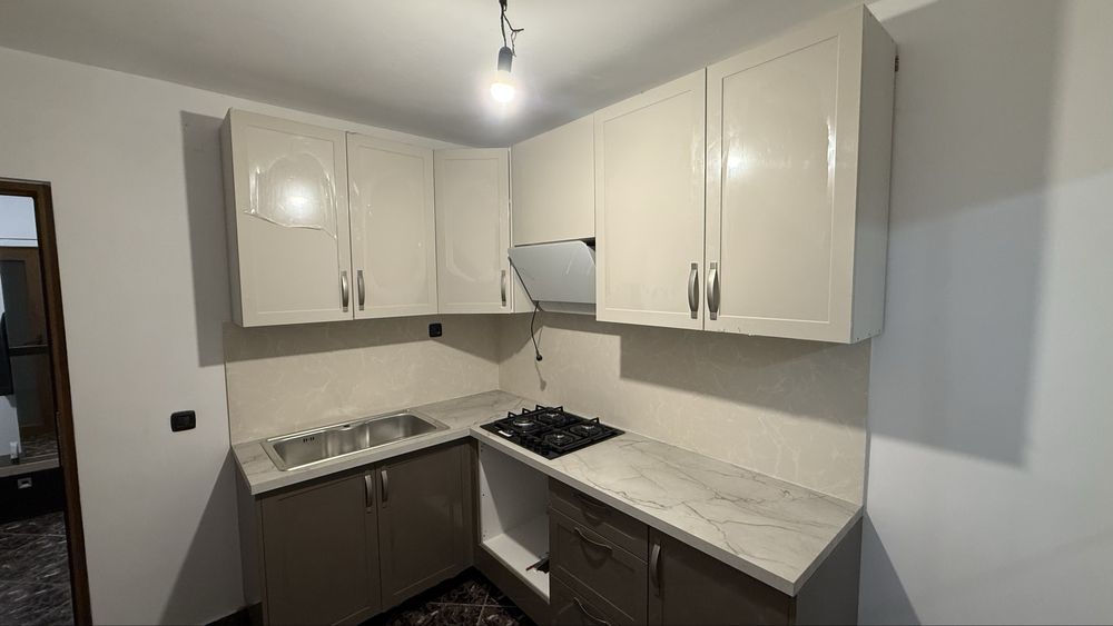 Lichidare Stoc Mobilier Premium – Bucătării Complete, Insule și Mese Dining
