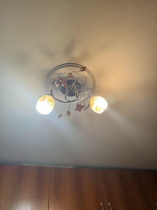 Продам люстры, бра