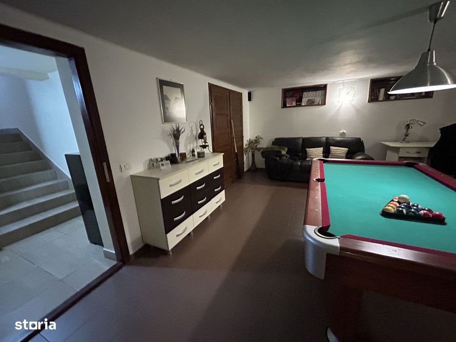 Vand vila deosebiata, in Subcetate, P+E+D,st.1.000 mp,sc.332 mp.