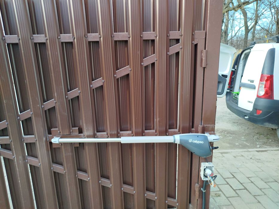 Automatizări pentru porți batante/culisante/autoportante/uși de garaj