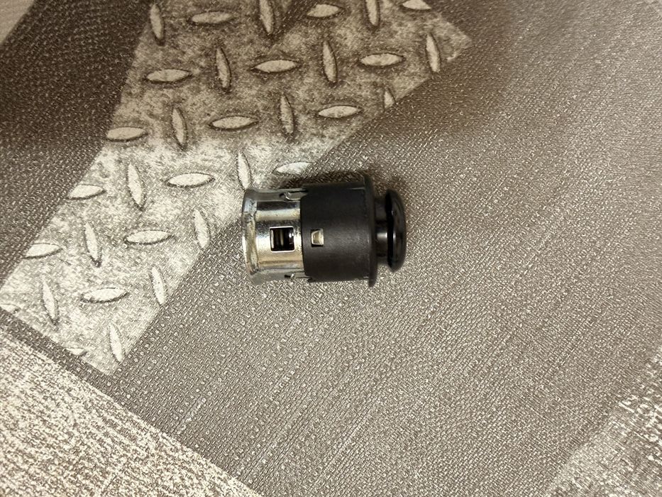 Слушалки, аптечка и запалка Мерцедес