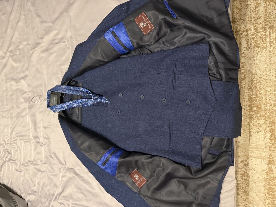 Костюм тройка с галстуком