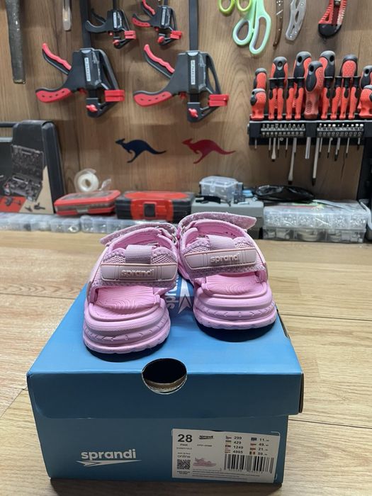 Продавам детски сандалки Sprandi номер 28.