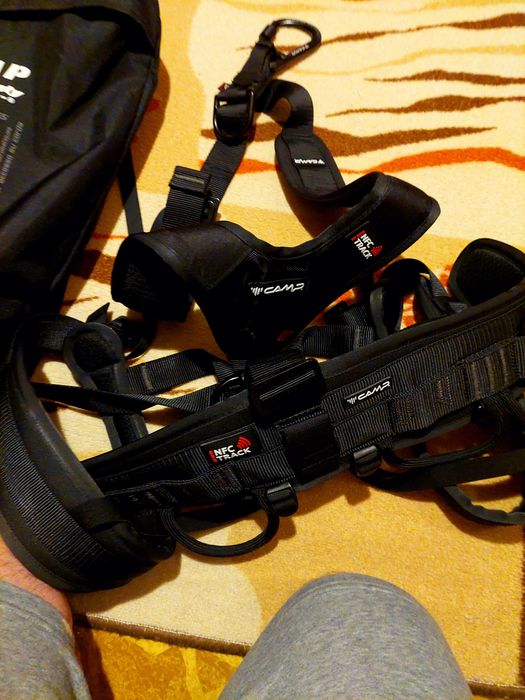 Сбруя Camp, чисто нова + подийом!