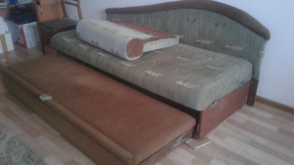 Диван зелёный б/у