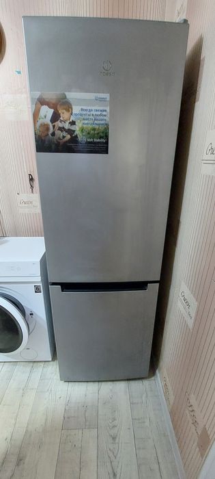 Холодильник Indesit