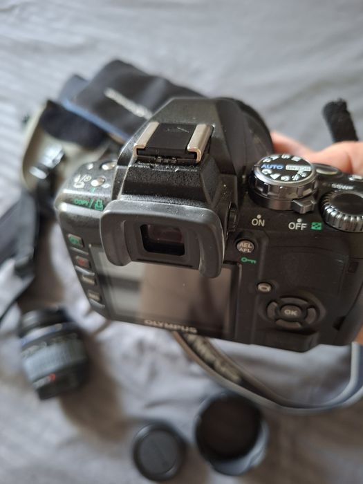 Aparat de fotografiat profesional folosit o sigură data  ,Olympus   E-410 . Mai multe detalii la  telefon )