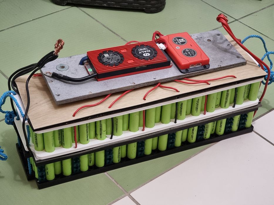 Baterie Litiu-Ion 24V 160Ah 4KWh cu autoîncălzire, BMS, Bluetooth