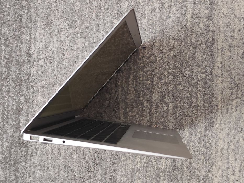 Macbook Air 2010 de vânzare