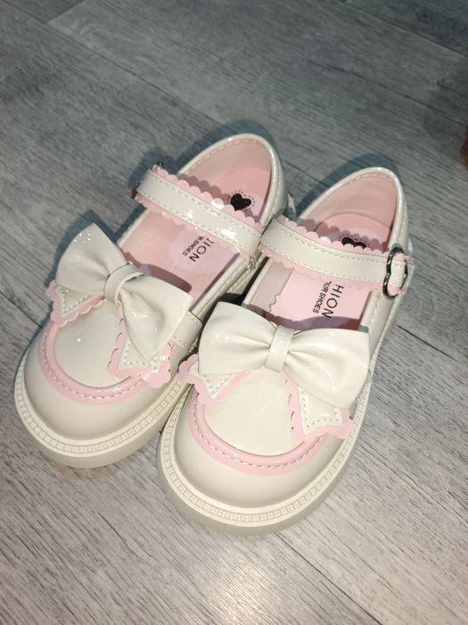 Продам новые детские туфли