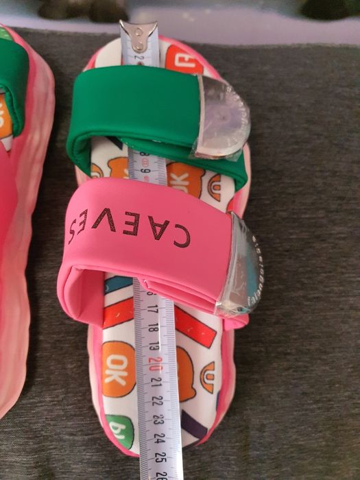 Интересни дамски чехли