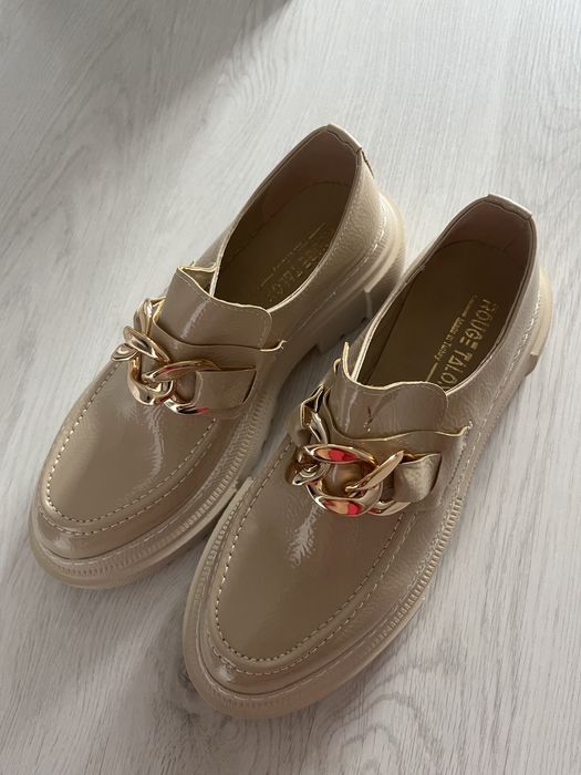 женский обувь