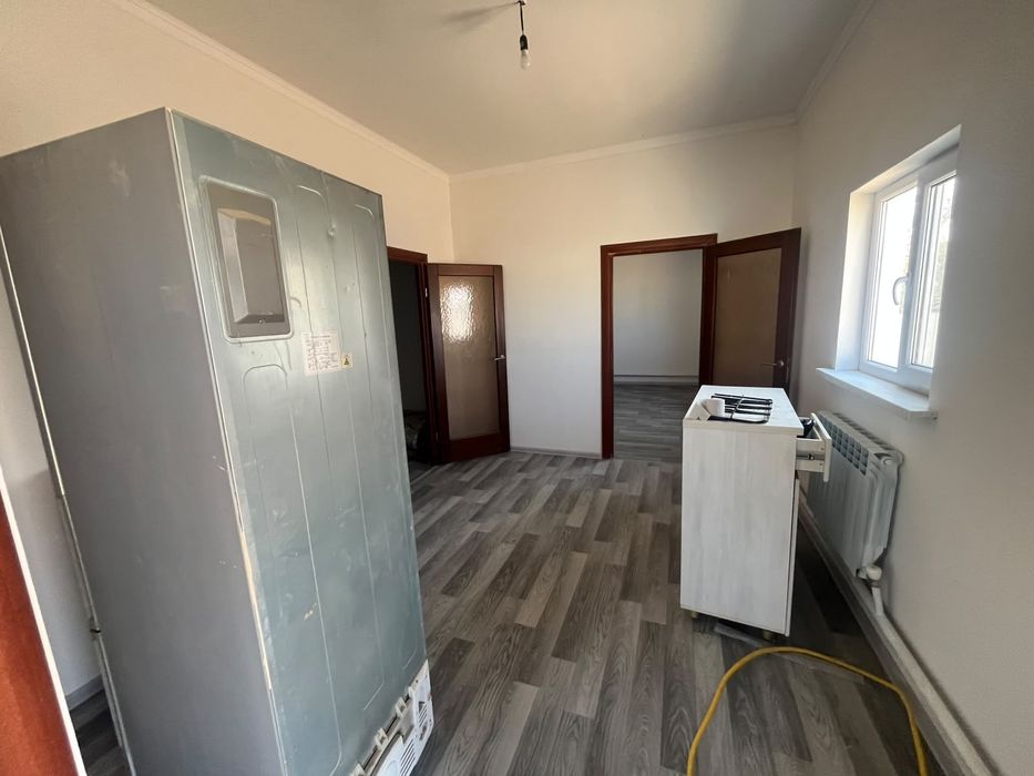 продам участок с времянкой