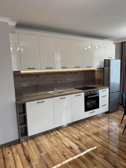 Дава се под наем Тристаен апартамент в Пловдив, Кючук Париж - 100 кв.м за 714 € - Снимка #1