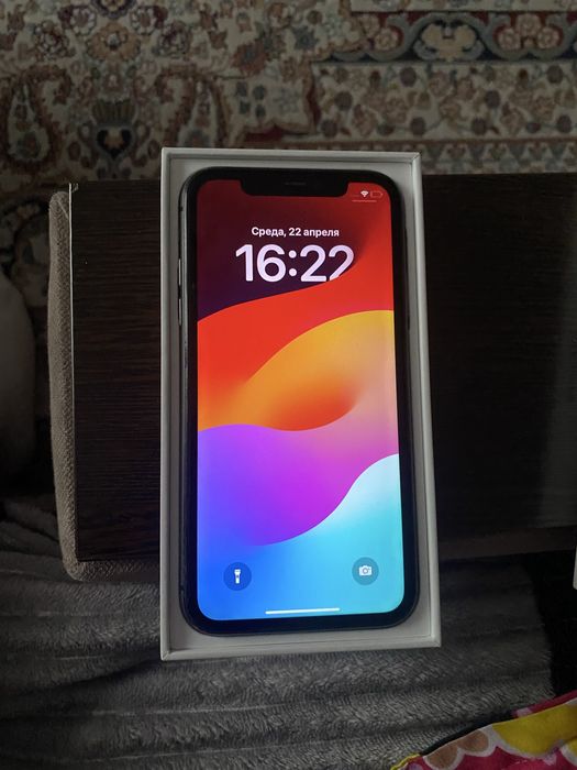 Продам iPhone 11 64G
