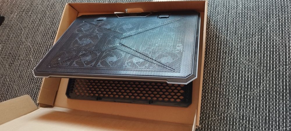 Cooler Gaming RGB pentru Laptop, 15.6-17.3 inch, cu 13 ventilatoare