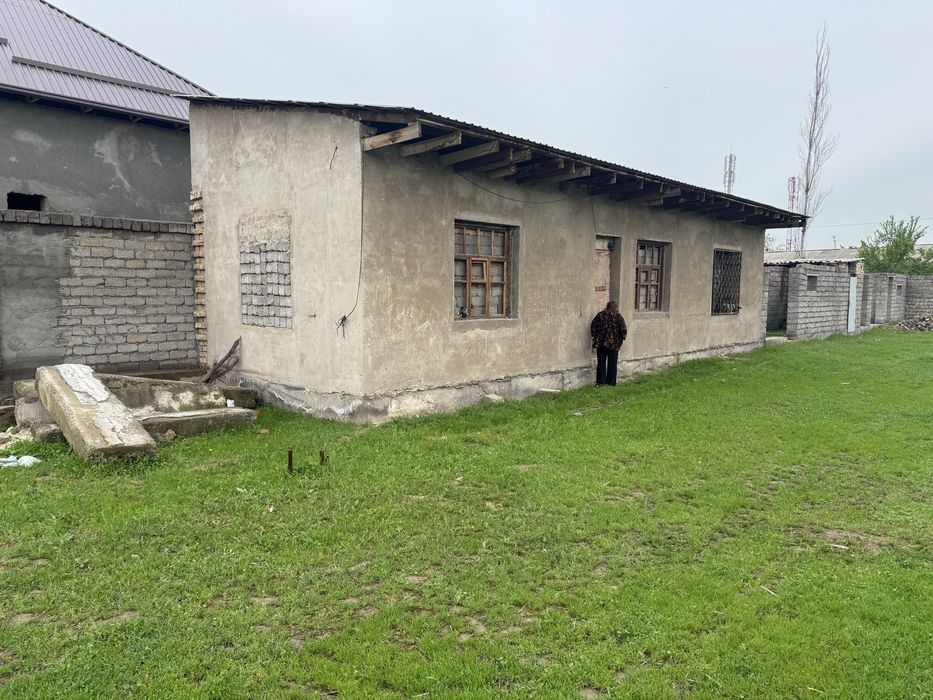 Земельный Участок 8 соток с постройкой времянок, 4-мя сараями. Забор.