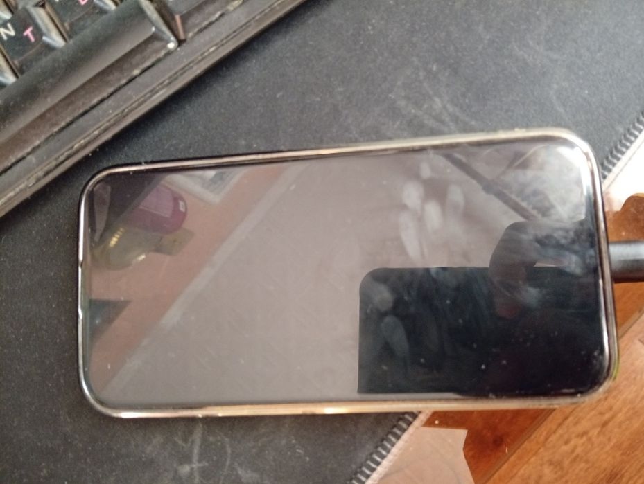 Продам iPhone 13 с часами Apple watch gen 2