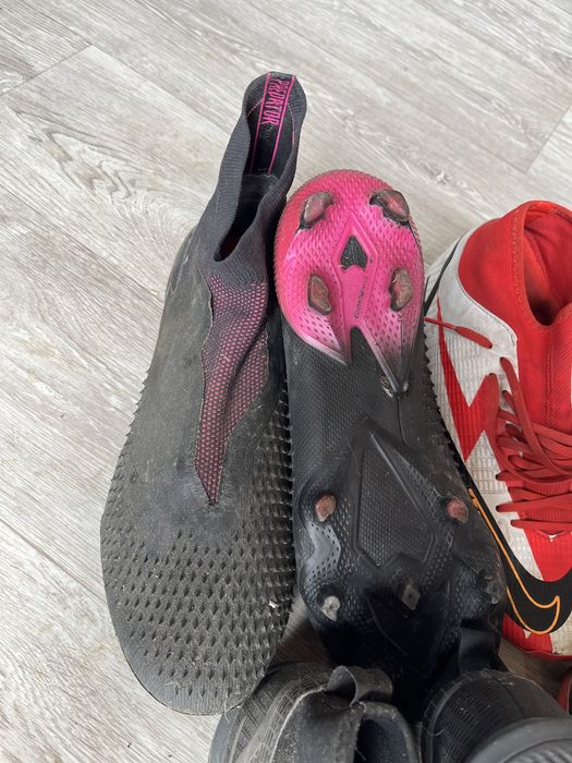 Vand ghete de fotbal diferite marci si marimi