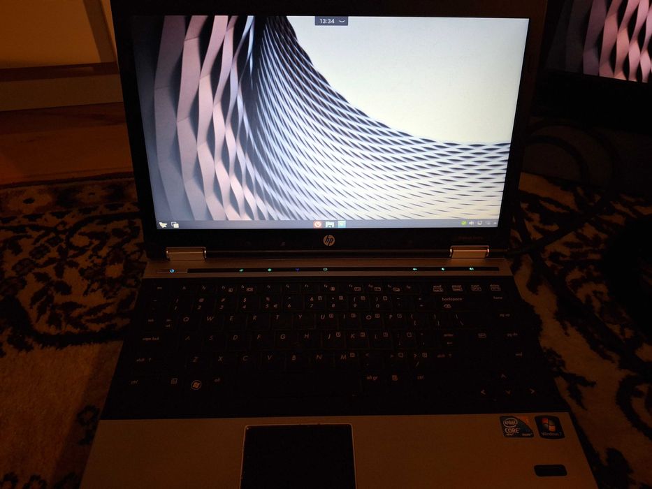 Лаптоп HP Elitebook 8440p работещ, суич tp-link