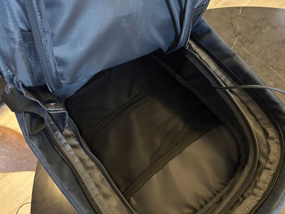 Ghiozdan antifurt XD Design laptop 13.3"