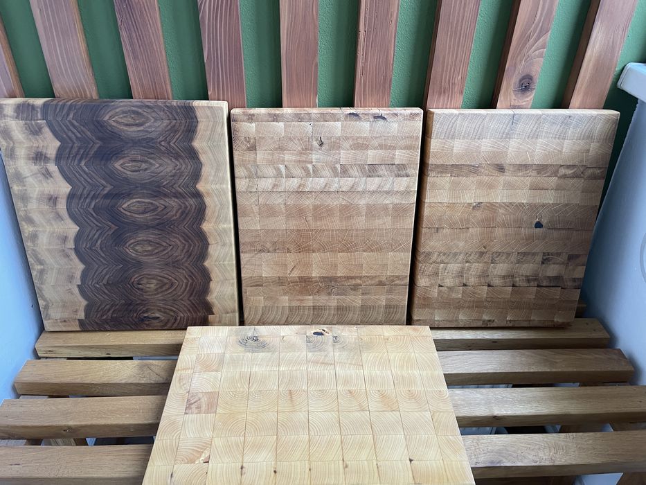 Tocatoare/platouri end gaind din nuc, stejar si tei.