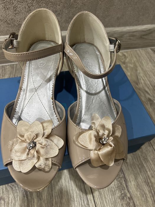 Детские туфли