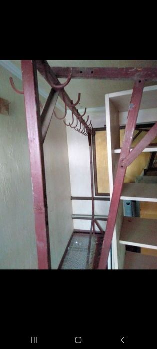 Вешалки на ножках